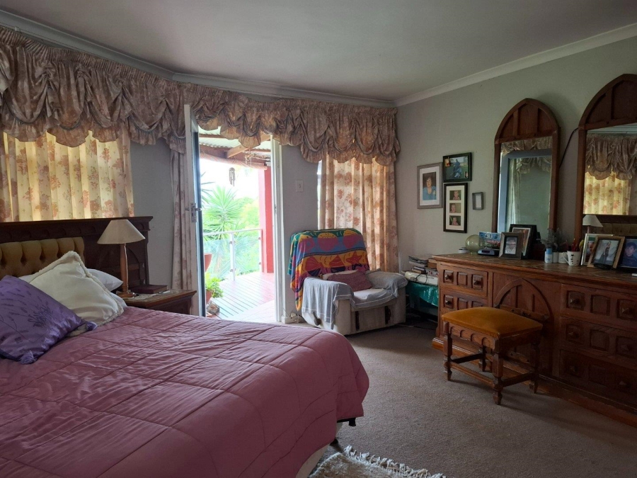 4 Bedroom Property for Sale in Wavecrest Eastern Cape